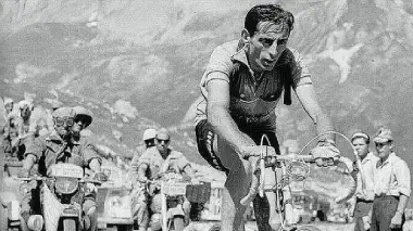 Una foto d’epoca con il campionissimo Fausto Coppi