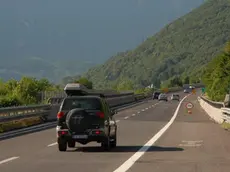 pieve d'alpago, 1 luglio 2006. il tratto autostradale a 27 tra belluno e vittorio venetoL'autostrada A27 tra le montagne bellunesi Sulla destra il sindaco di Longarone Pierluigi De Cesero Un tratto dell'attuale A27 poco prima del casello di Belluno