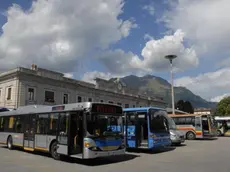 Belluno, 21 agosto 2006, Nel piazzale della stazione di belluno i mezzi della dolomitibus