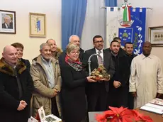 DE POLO - DINO TOMMASELLA - ANNONE VENETO - CONSEGNA DI UN PRESEPIO DA PARTE DELLA COMUNITA' ISLAMICA AL SINDACO TOFFOLON