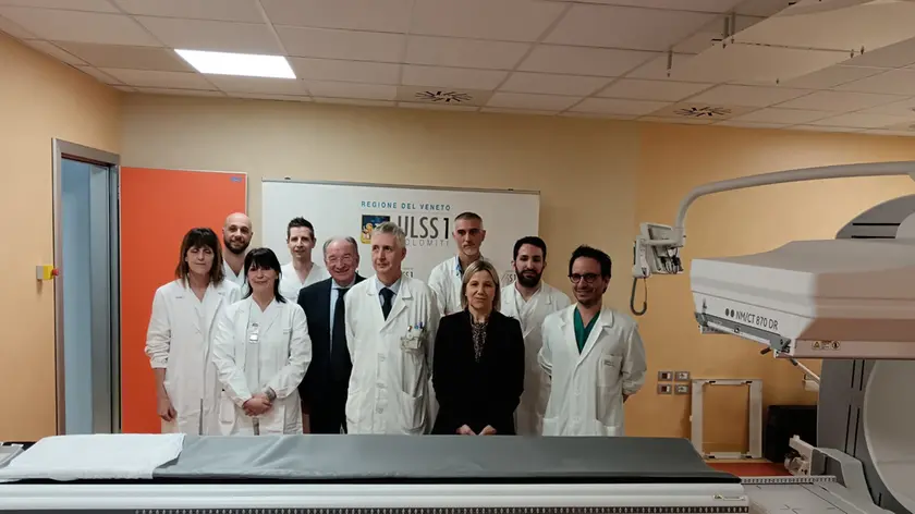 L'assessore regionale Manuela Lanzarin davanti alla nuova Gamma Camera di Belluno