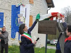 gian paolo perona-perona-limana-valmorel - fiori al monumento pietro roccon e inttitolazione paizza a valentino andreani