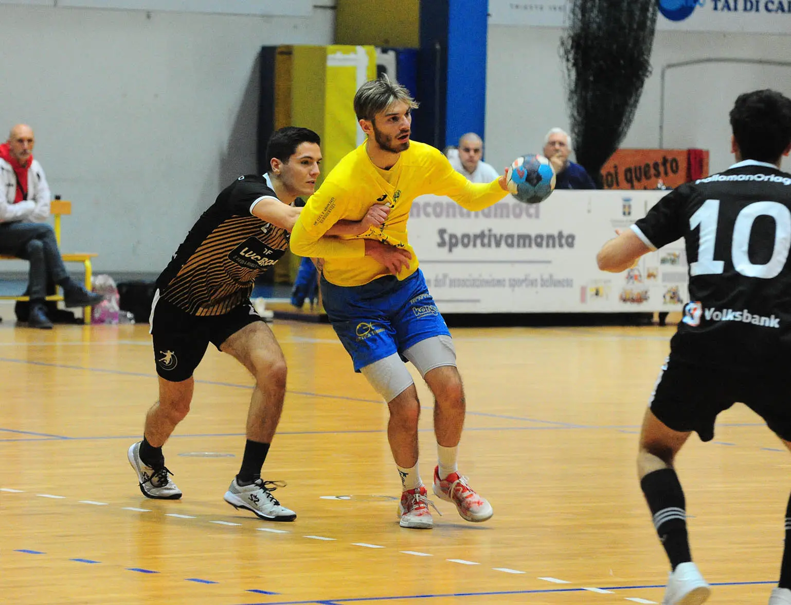 Importante successo della Pallamano Belluno, che batte l'Arcobaleno Oriago fanalino di coda e ridà un po' di ossigeno alla propria classifica in serie A2.