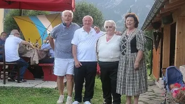 Alcuni partecipanti al torneo di scopone a Zoldo Alto