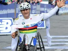 Italian Alex Zanardi celebrates has he finish the Rome Marathon race in Rome, Italy, 23 March 2014..ANSA/MARATONA DI ROMA- EDITORIAL USE ONLY