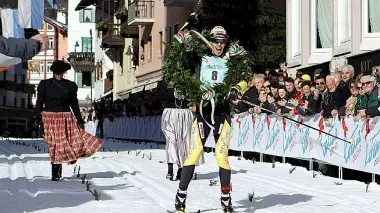 Bruno Debertolis con la corona del vincitore