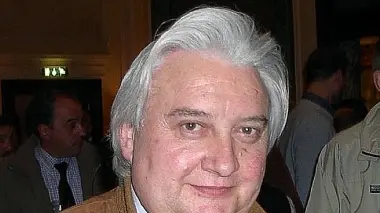 Il capogruppo di minoranza Giuseppe Pezzè e lo stadio del ghiaccio di Alleghe