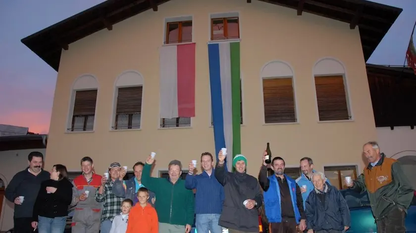 Colle Santa Lucia, 29 ottobre 2007. Referendum per la richiesta di passare con l'Alto Adige. La consultazone pubblica, cha ha visto coinvolti i comuni ladini di Livinallongo e Colle Santa Lucia (assieme a Cortina), ha vidto lo schiacciante successo dei SÃ¬, che in entrambi i comuni hanno vinto con oltre l'80 per cento dei voti