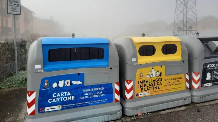 Feltre, campane della raccolta differenziata a Mugnai senza il meccanismo di chiusura