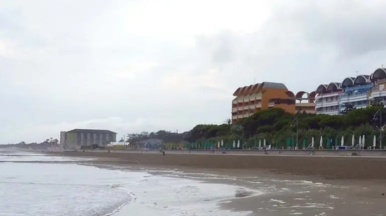 VATRELLA - DINO TOMMASELLA - SANTA MARGHERITA CAORLE - SPIAGGIA LIBERA VIA LEPANTO DI FRONTE AL CIVICO 21