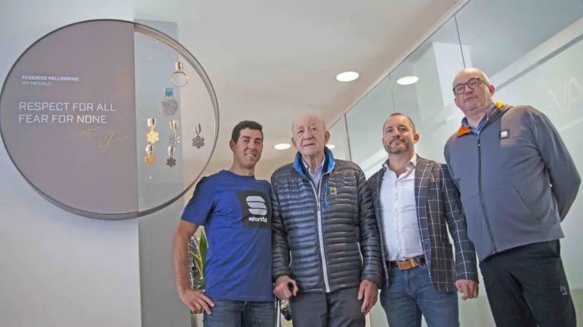 Il fondista Federico Pellegrino con Giordano, Alessio e Dario Cremonese