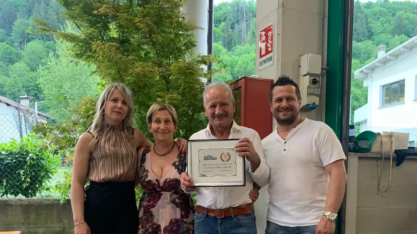 La famiglia Cecchin festeggia i 100 anni della carrozzeria a Rasai