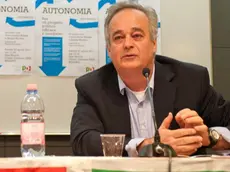 Incontro con Gianclaudio Bressa e Sergio Reolon, organizzato dal PD di Belluno per fare un passo sulla strada dell'autonomia condivisa, concreta e possibile per la nostra Provincia.Si presenta la legge costituzionale presentata dal Pd e i passi avanti per l'autonomia nello statuto regionale. Gianclaudio Bressa