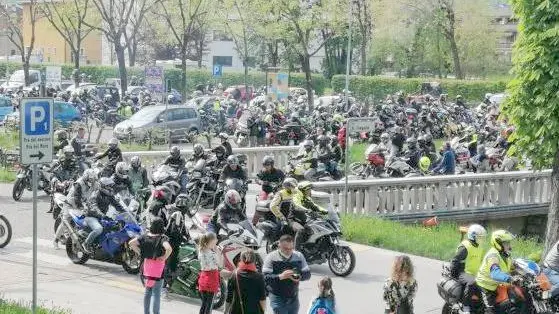 La partenza del Motogiro di sabato pomeriggio da Pra’ del Moro