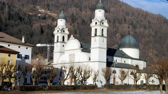 Agordo gennaio 2005, chiesa.