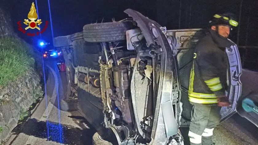 L'auto rovesciata a Vallada