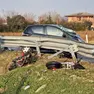 La moto del diciottenne spezzata in due nell'incidente a Vedelago (foto Macca)