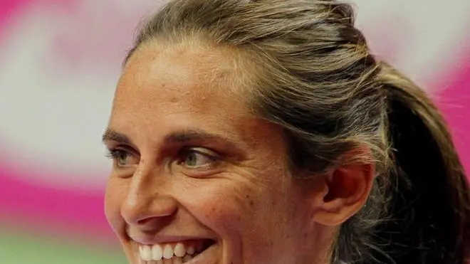 epa02688790 Members of the Italian Fed Cup tennis team, Sara Errani (L) and Roberta Vinci (R) attend the draw of the Tennis Fed Cup meeting between Russia and Italy in Moscow, Russia, 15 April 2011. The Italian Fed Cup team will face Russia in the semi final of the Tennis Fed Cup tournament on 16-17 April. EPA/YURI KOCHETKOV*************** TRADUZIONE ***************epa02688790 Membri degli italiani Alimentarono squadra di tennis di Tazza, Sara Errani (L) e Roberta Vinci (R) frequenti lo strattone del Tennis Alimentò riunione di Tazza tra Russia e l'Italia a Mosca, Russia 15 aprile 2011. Gli italiani Alimentarono squadra di Tazza affronterà Russia nel semi finale del Tennis Alimentarono torneo di Tazza 16-17 aprile. EPA/YURI KOCHETKOV