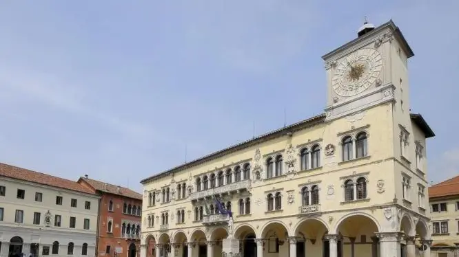 Belluno, 15 maggio 2008. In Piazza Duomo il Palazzo dei Rettori oggi Prefettura - La sede della Prefettura, Palazzo dei Rettori