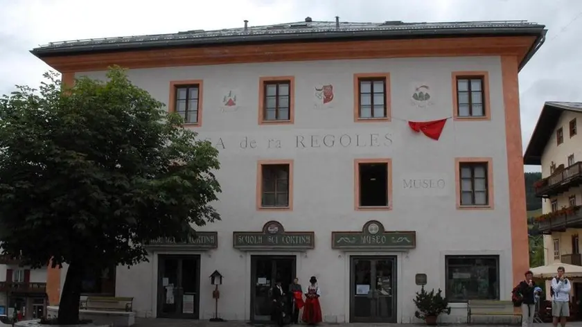 cortina, 18 luglio 2009, inaugurazione mostra casa savoia storia di una famiglia italiana alla ciasa de ra regoles alla presenza del principe emanuele filibertoLa Ciasa de Ra Regoles dove c'e' la mostra su Casa Savoia