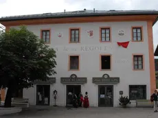 cortina, 18 luglio 2009, inaugurazione mostra casa savoia storia di una famiglia italiana alla ciasa de ra regoles alla presenza del principe emanuele filibertoLa Ciasa de Ra Regoles dove c'e' la mostra su Casa Savoia