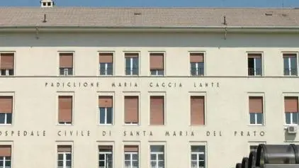 Feltre, l'ospedale Santa Maria del PratoIn alto e a sinistra l'ospedale A destra il direttore amministra- tivo dell'Usl Gianluigi Barausse e il segretario provinciale funzione pubblica della Cgil Massimo Bordin