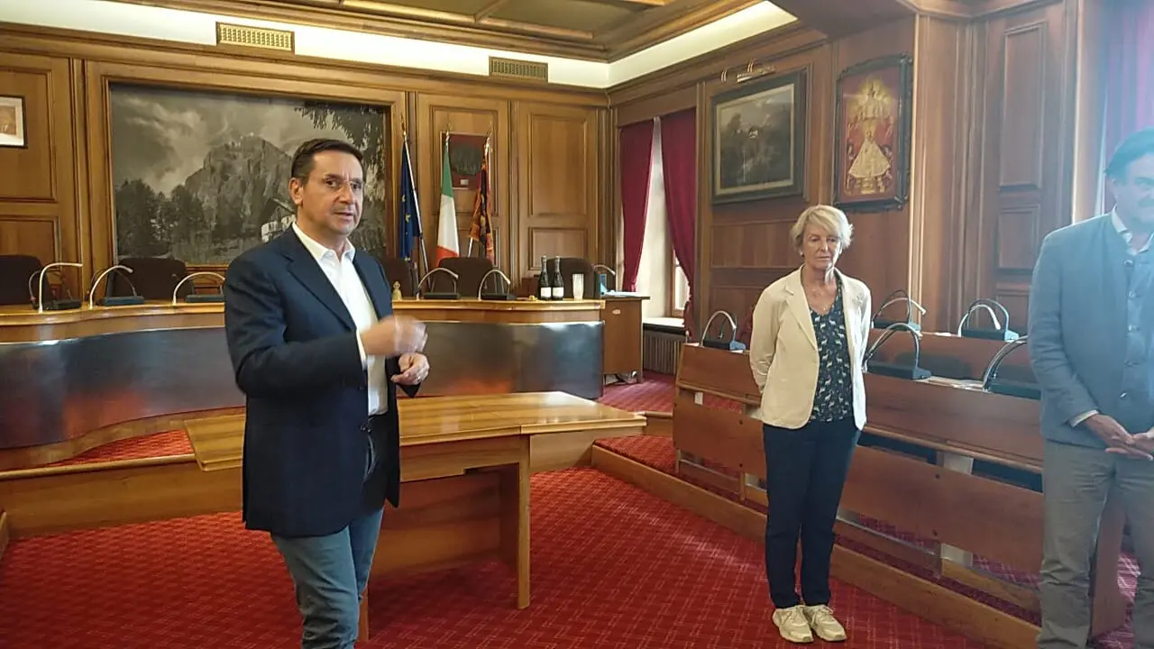 Un momento dell'incontro nella sala consiliare del municipio dedicato a Santino Galbiati