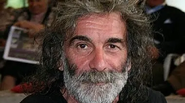Ricco programma di appuntamenti a Selva per i mesi invernali Qui sopra, Mauro Corona