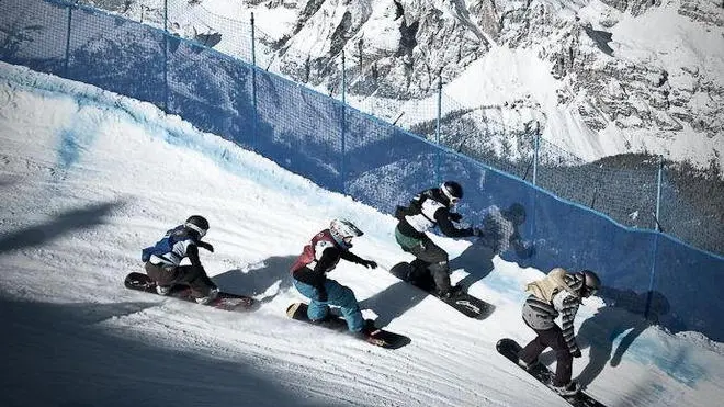 - Gare di snowboard sulle nevi del Faloria (foto Giuseppe Ghedina)
