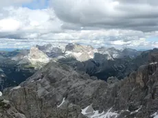 Una veduta panoramica sulle Tofane da Monte Cristallo, Dolomiti, Cortina D?Ampezzo (Belluno). L'agenzia del demanio mette nero su bianco la lista dei beni dei quali gli enti locali possono fare richiesta in base al federalismo demaniale. Si va dalle Tofane al Sorapis, dalla montagna dei 'Set Sass' Val Parola nel Col di Lana alla 'Croda del Becco' a Cortina, dall'Alpe Faloria alla Croda Rossa-Monte Cristallo sempre nelle vicinanze della valle Ampezzana. (Foto Rosanna Di Bartolomeo/DBA)