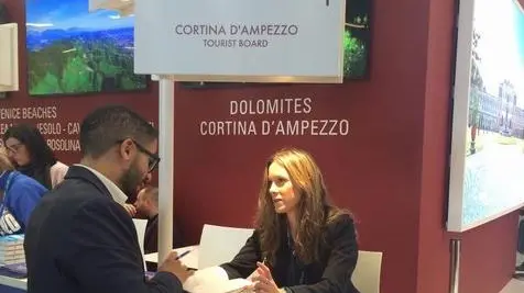 Uno stand di Cortina Marketing per la promozione del territorio ad un evento del settore turistico