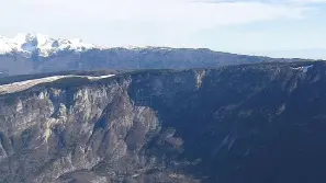 Una veduta della Val Lapisina, con il lago Morto e l’autostrada