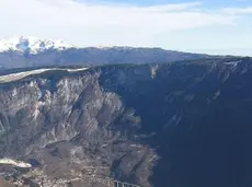 Una veduta della Val Lapisina, con il lago Morto e l’autostrada