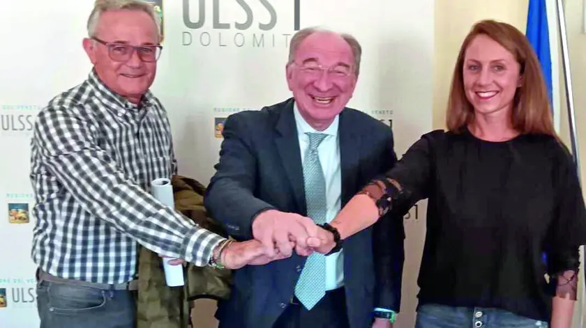 Da sinistra Fabio Bortot medico di base, il commissario Giuseppe Dal Ben e la farmacista Monica Dall’Agnol