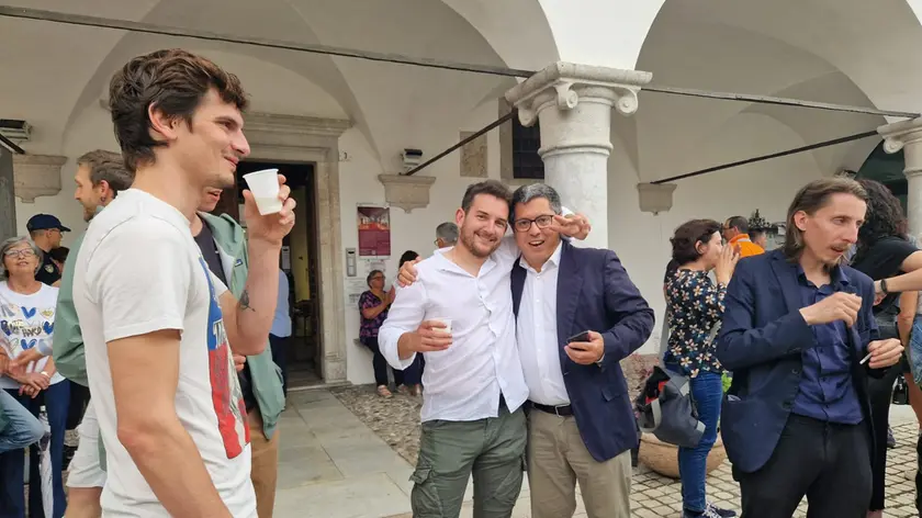 I festeggiamenti per l'elezione del sindaco Stefano Cesa
