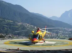 L'elicottero del 118 Suem a Pieve di Cadore. - La piazzola dell'elicottero a Pieve. Sotto, Compostella