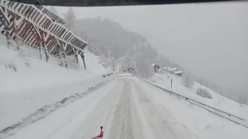 La strada tra Arabba e il passo Campolongo (foto Veneto Strade)