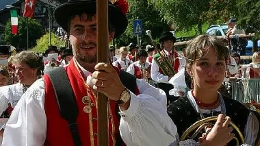 Una sfilata di costumi ladini