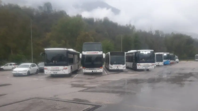 Il deposito della Dolomitibus nei pressi della stazione ferroviaria di Feltre