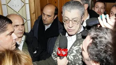 Umberto Bossi è arrivato a Calalzo dopo i funerali a Thiene, ha riposato sei ore ed è sceso a cena