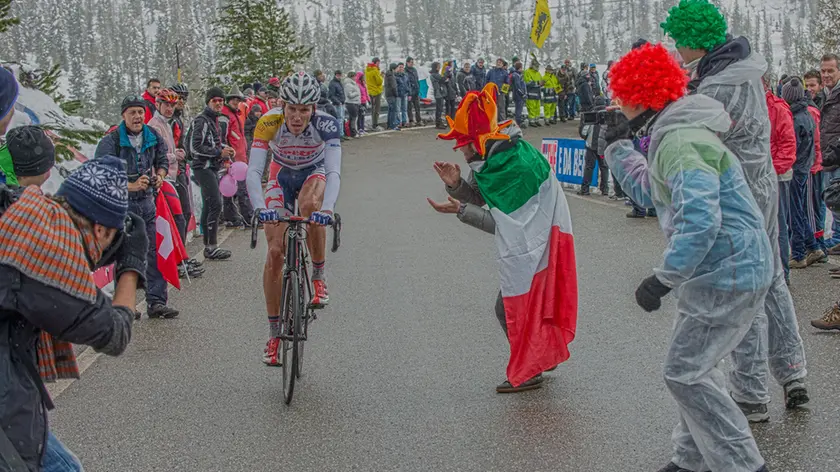 Tifosi sulle Tre Cime di Lavaredo nella tappa del 2013