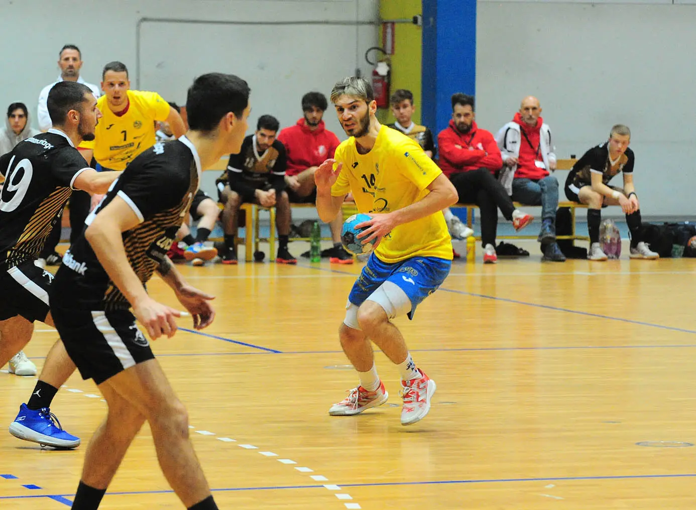 Importante successo della Pallamano Belluno, che batte l'Arcobaleno Oriago fanalino di coda e ridà un po' di ossigeno alla propria classifica in serie A2.