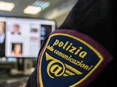 Un'immagine del Cnaipic, il Centro nazionale anticrimine informatico della Polizia postale, che in un'??ndagine coordinata dalla Procura di Roma, ha scoperto e smantellato una centrale di cyberspionaggio che per anni ha raccolto notizie riservate e dati sensibili su politici, istituzioni,.pubbliche amministrazioni, studi professionali e imprenditori di livello nazionale. Due le persone arrestate, trovate in possesso di un database con oltre 18mila username. Roma, 10 gennaio 2017. ANSA/ MASSIMO PERCOSSI