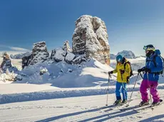 Sciatori sulle piste di Cortina in un'immagine d'archivio. ANSA/BANDION