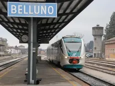 Belluno, 10 dicembre 2007. Alla stazione di Belluno arriva il nuovo servizio navetta di trenitalia Il Minuetto