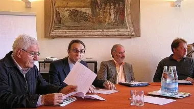 Nelle due foto i componenti del coordinamento costruttori-progettisti