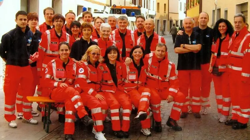 Foto di gruppo della Valbelluna Emergenza che ha svolto una intensa attivita' durante il 2009