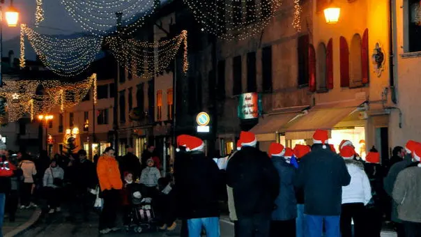 Spettacoli in centro con le Fantasie di Natale (Foto Dalla Corte)