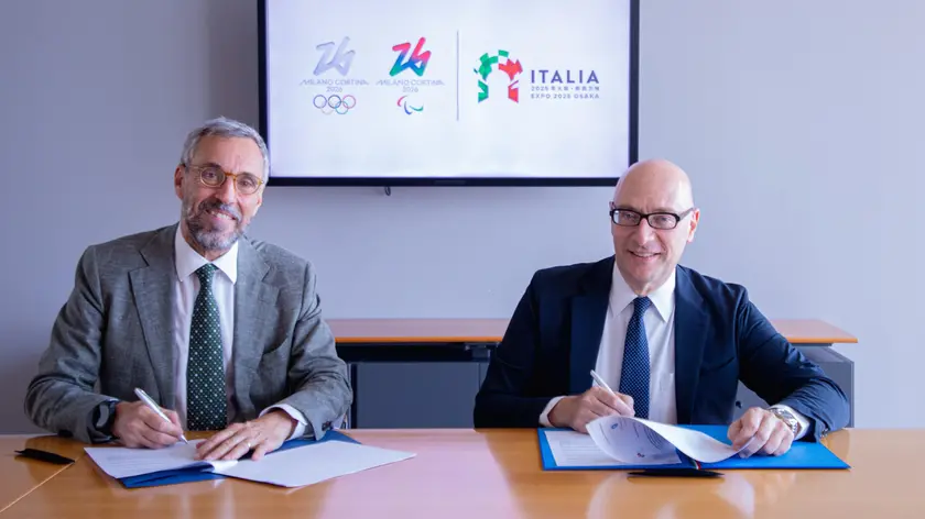 Il Ceo della Fondazione Milano Cortina, Andrea Varnier, e il commissario per l’Italia a Osaka 2025 firmano il protocollo di intesa