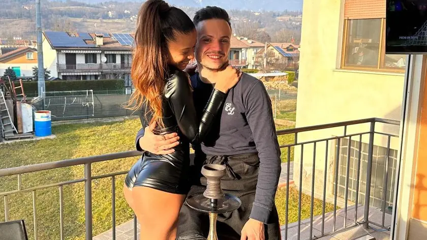 Barbara con Ion Balica, titolare del bar al Pasquer